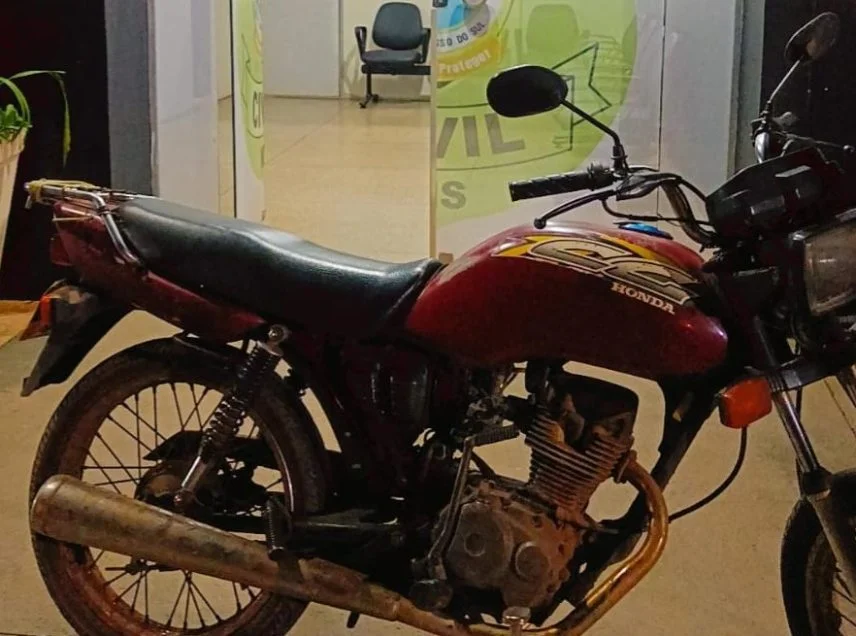 Homem é detido pela Polícia Militar por receptação e direção perigosa em Três Lagoas Homem é detido pela Polícia Militar por receptação e direção perigosa em Três Lagoas