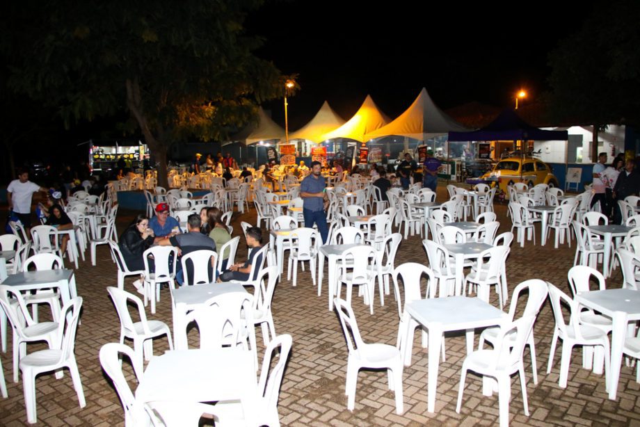 Cerca de 10 mil pessoas prestigiaram o 1º dia do Torneio de Pesca Esportiva de TL, confira a programação Cerca de 10 mil pessoas prestigiaram o 1º dia do Torneio de Pesca Esportiva de TL, confira a programação