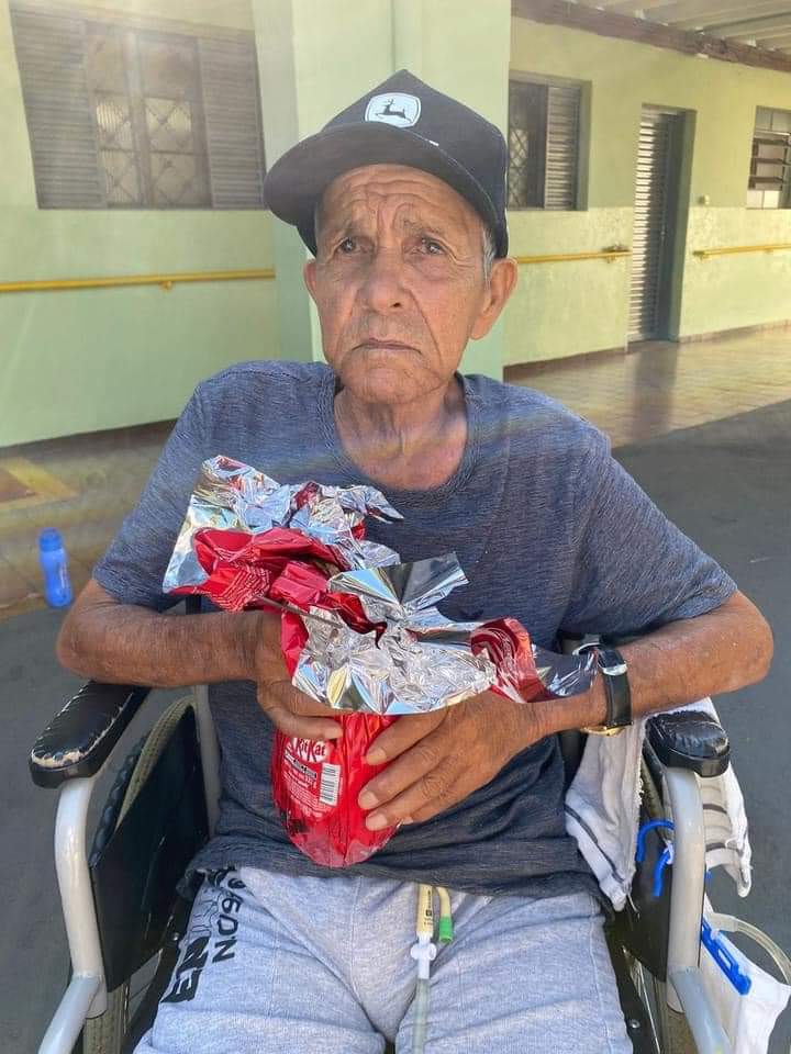 Seja um voluntário: idosos do asilo Eurípedes Barsanulfo recebem doação de ovos de Páscoa em Três Lagoas Seja um voluntário: idosos do asilo Eurípedes Barsanulfo recebem doação de ovos de Páscoa em Três Lagoas