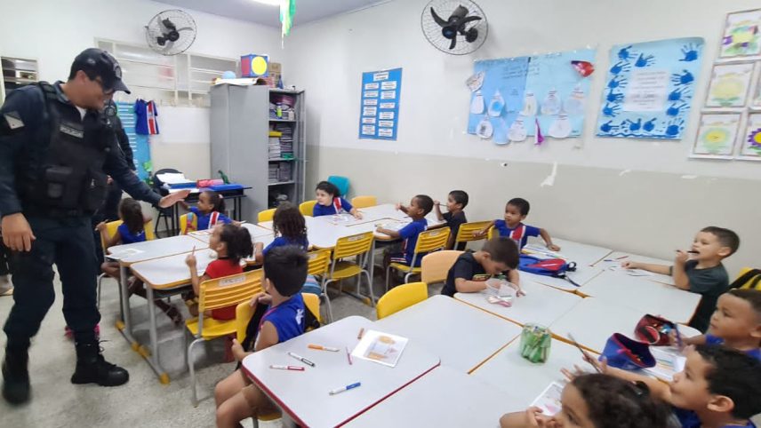 Polícia Militar intensifica Policiamento em Escolas de Três Lagoas Polícia Militar intensifica Policiamento em Escolas de Três Lagoas
