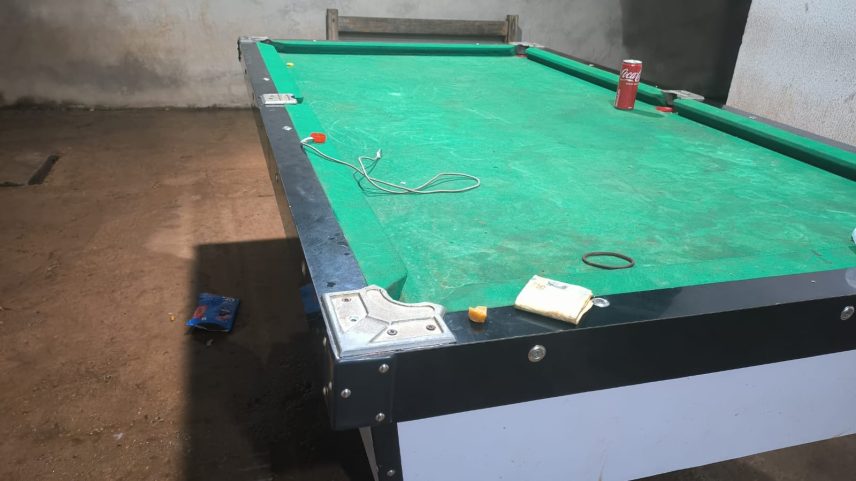 Dupla é detida pela PM em bar por tráfico de drogas e receptação no Novo Oeste em Três Lagoas Dupla é detida pela PM em bar por tráfico de drogas e receptação no Novo Oeste em Três Lagoas