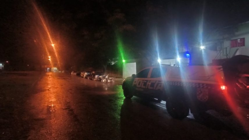 Dupla é detida pela PM em bar por tráfico de drogas e receptação no Novo Oeste em Três Lagoas Dupla é detida pela PM em bar por tráfico de drogas e receptação no Novo Oeste em Três Lagoas