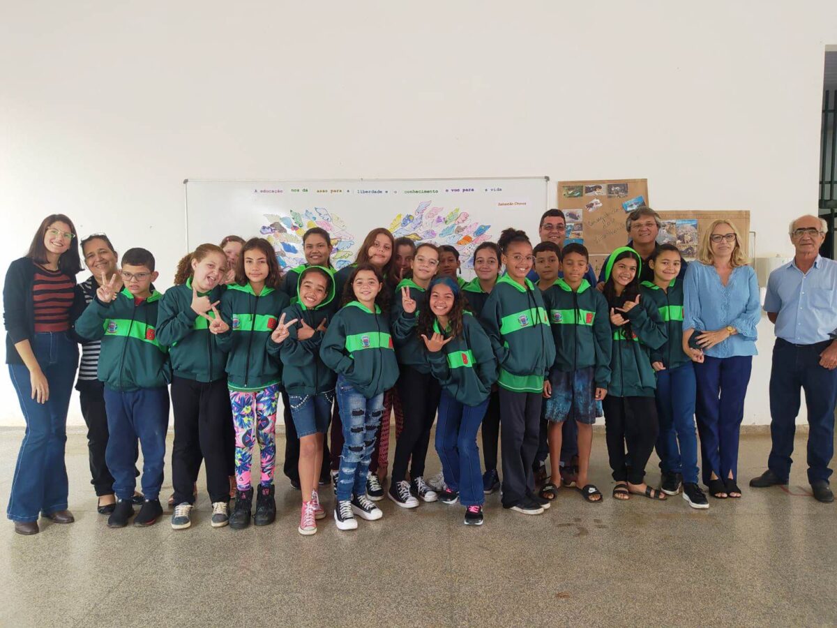 Brasilândia entrega agasalhos para estudantes da Rede Municipal de Ensino Brasilândia entrega agasalhos para estudantes da Rede Municipal de Ensino