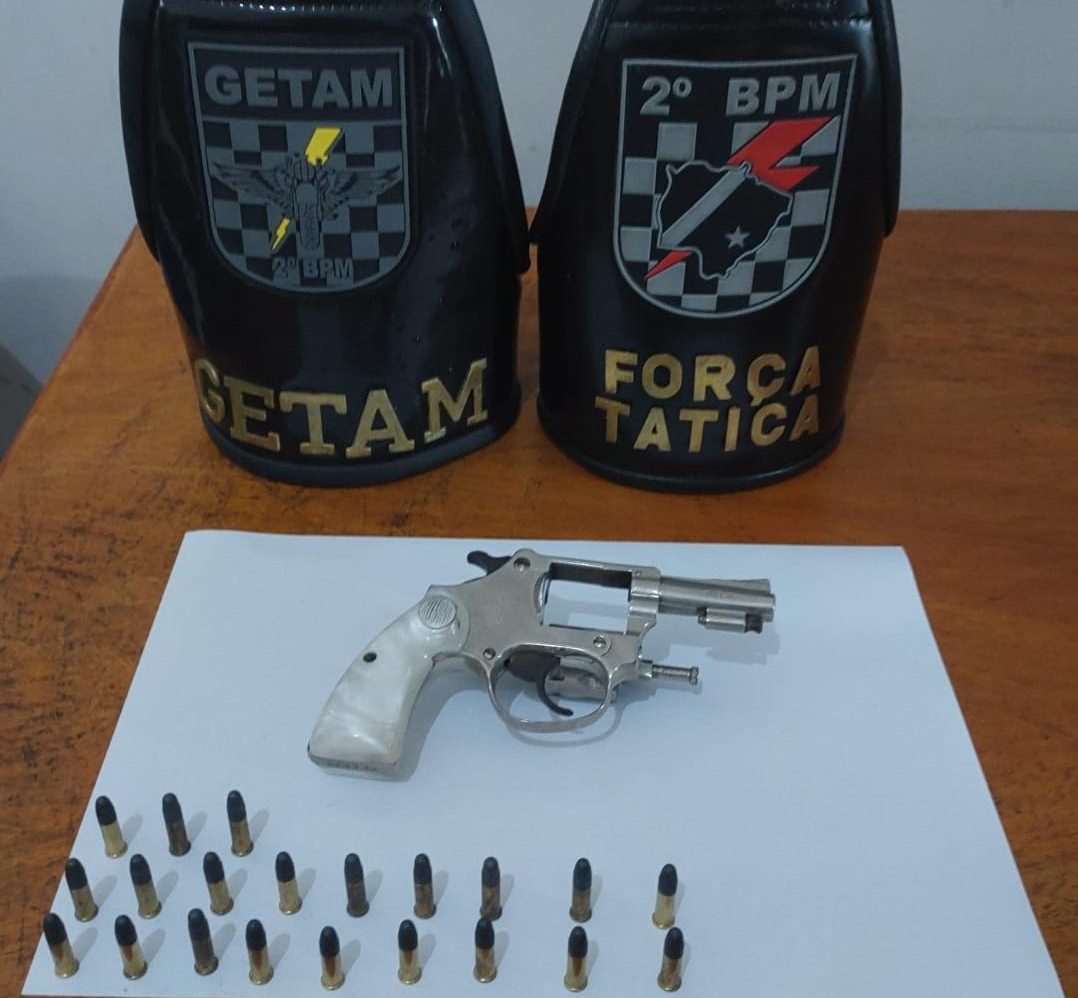 Polícia Militar apreende arma de fogo e prende acusados de porte ilegal em Três Lagoas Polícia Militar apreende arma de fogo e prende acusados de porte ilegal em Três Lagoas