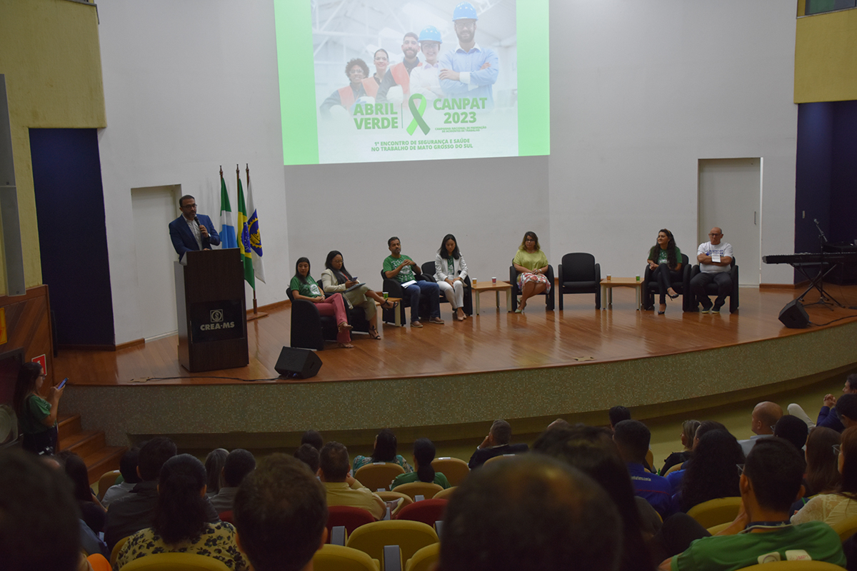 <strong>Abril Verde: Fiems defende qualificar trabalhadores e empresários para prevenir acidentes</strong> <strong>Abril Verde: Fiems defende qualificar trabalhadores e empresários para prevenir acidentes</strong>