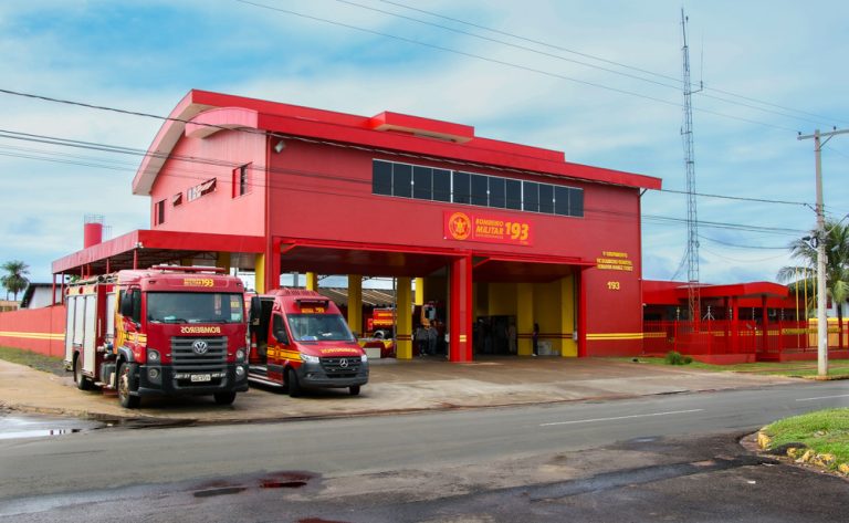 Secretários municipais prestigiam solenidade de aniversário do 5º Grupamento de Bombeiros de Três Lagoas Secretários municipais prestigiam solenidade de aniversário do 5º Grupamento de Bombeiros de Três Lagoas