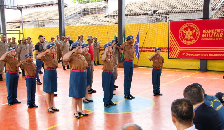Secretários municipais prestigiam solenidade de aniversário do 5º Grupamento de Bombeiros de Três Lagoas Secretários municipais prestigiam solenidade de aniversário do 5º Grupamento de Bombeiros de Três Lagoas