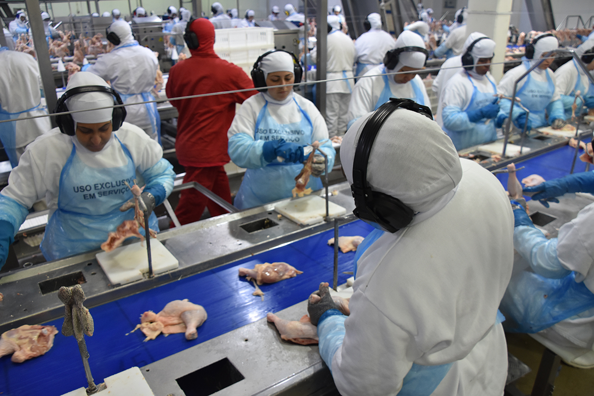 <strong>Indústria abriu quase 2 mil novos postos de emprego formal em fevereiro em MS</strong>