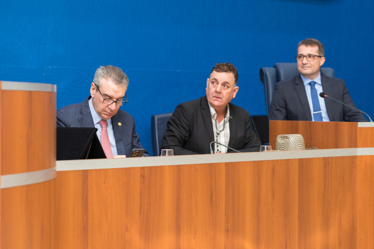 Câmara outorga títulos de Cidadão Três-lagoense e Cidadã Benemérita Câmara outorga títulos de Cidadão Três-lagoense e Cidadã Benemérita