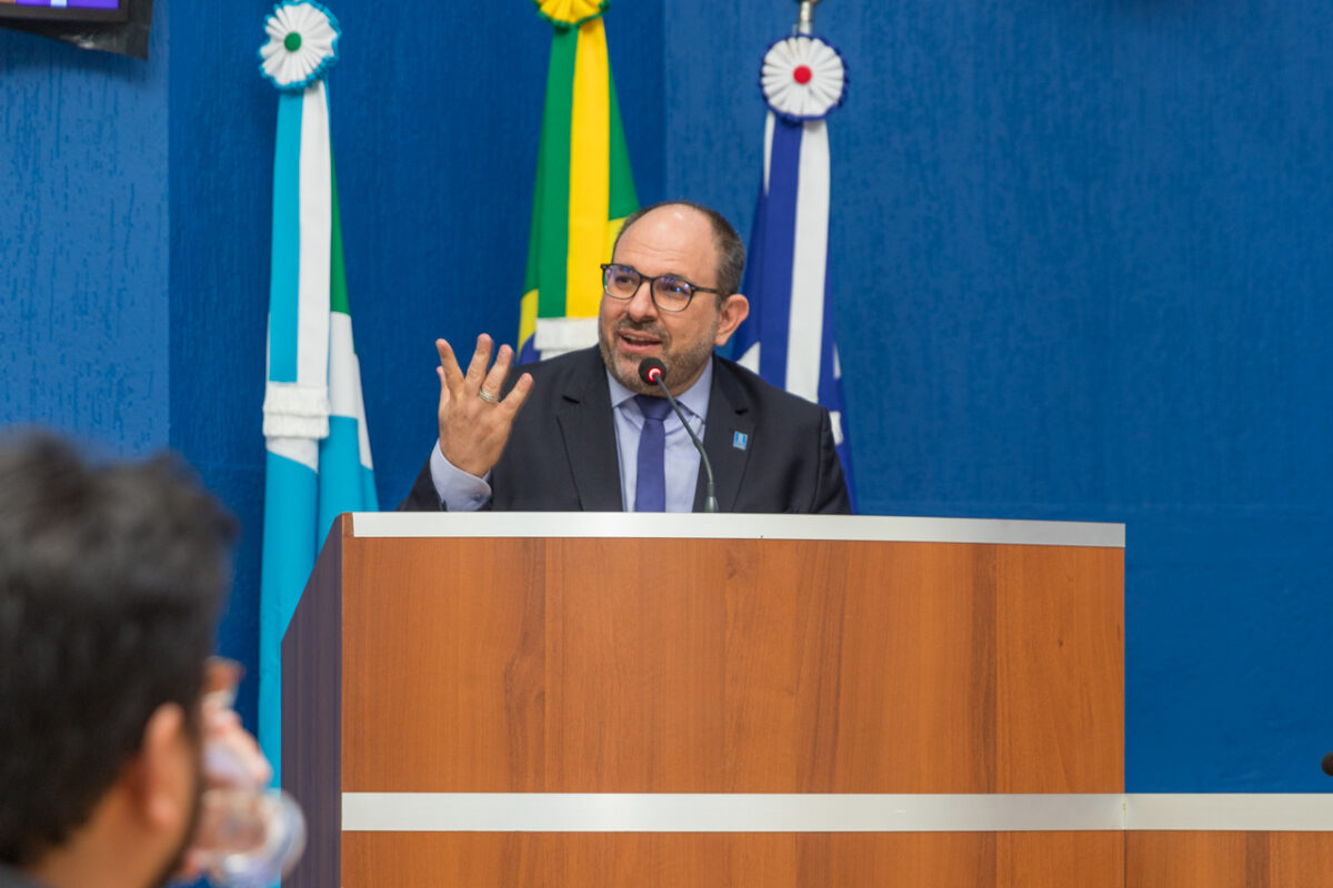 Câmara outorga títulos de Cidadão Três-lagoense e Cidadã Benemérita Câmara outorga títulos de Cidadão Três-lagoense e Cidadã Benemérita