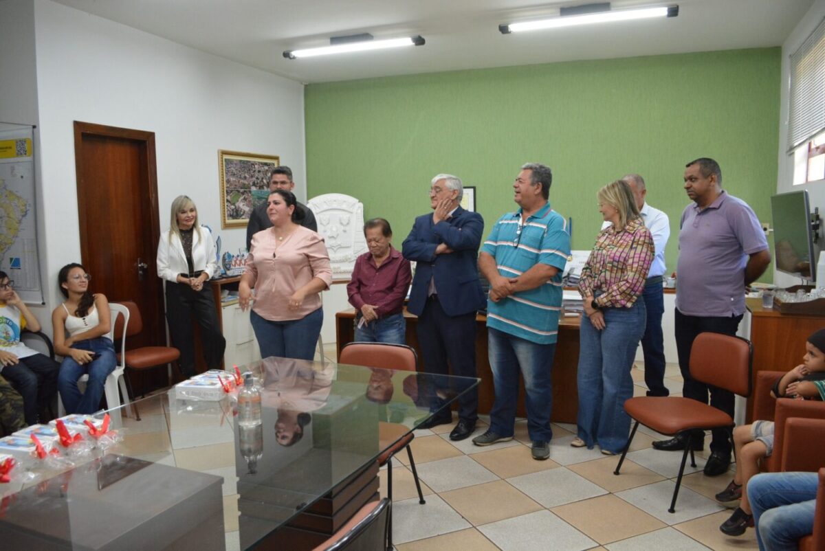 Superintendência do Meio Ambiente e MP premiam estudantes destaques no Projeto Piracema Superintendência do Meio Ambiente e MP premiam estudantes destaques no Projeto Piracema