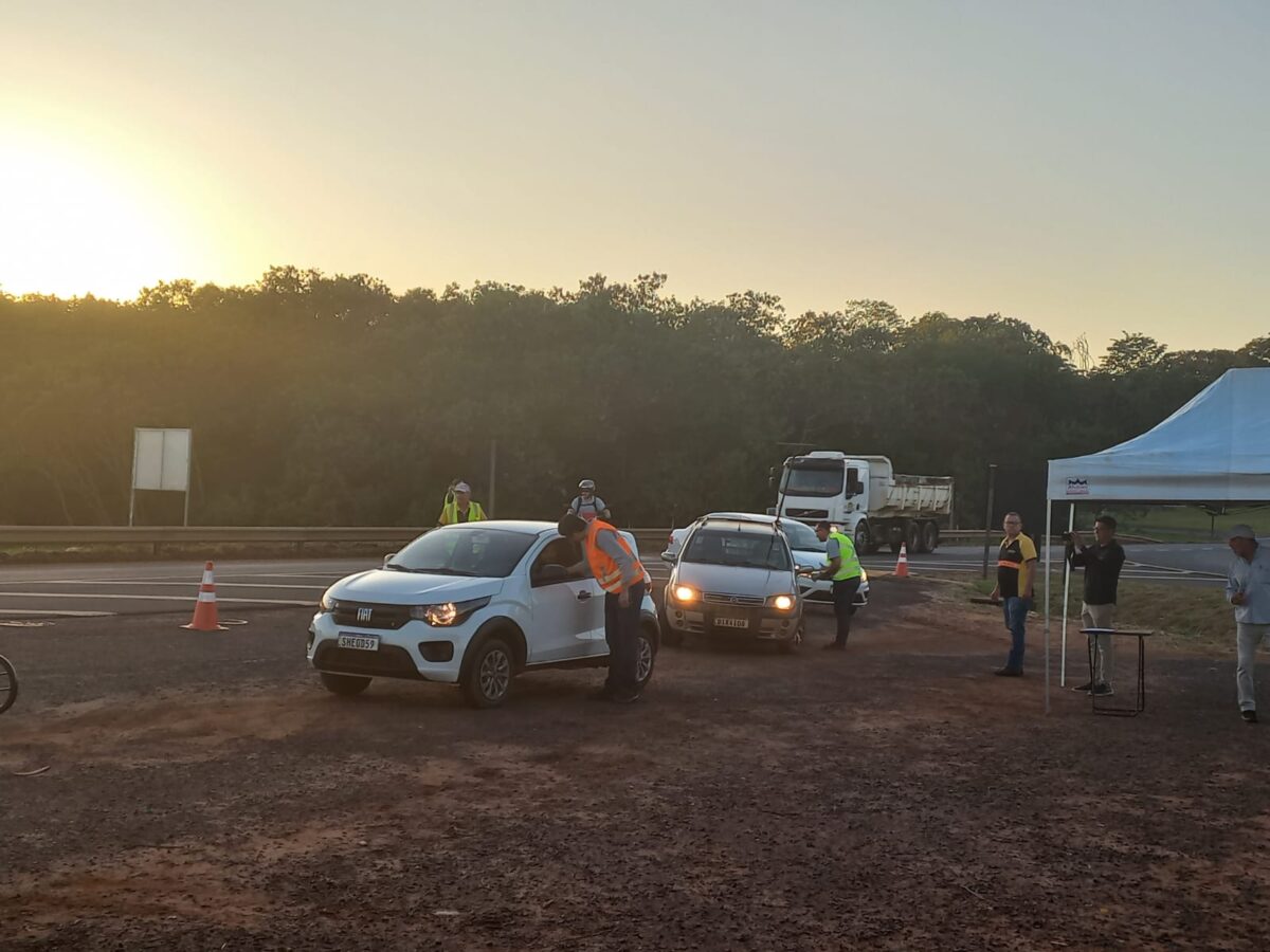 Maio Amarelo: blitz educativa na barragem da UHE Ilha Solteira orienta motoristas sobre direção segura Maio Amarelo: blitz educativa na barragem da UHE Ilha Solteira orienta motoristas sobre direção segura