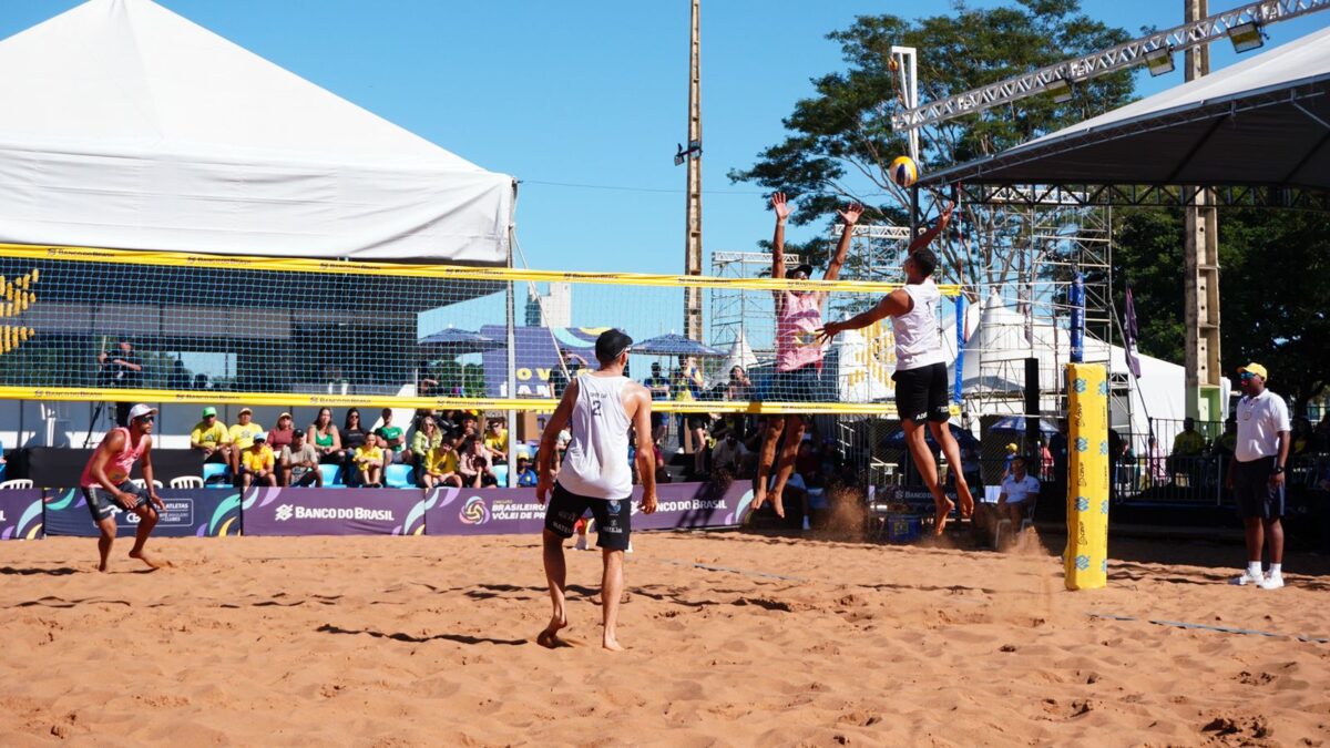 Atletas de MS vão ao pódio na etapa do Circuito Brasileiro de Vôlei de Praia em Campo Grande Atletas de MS vão ao pódio na etapa do Circuito Brasileiro de Vôlei de Praia em Campo Grande