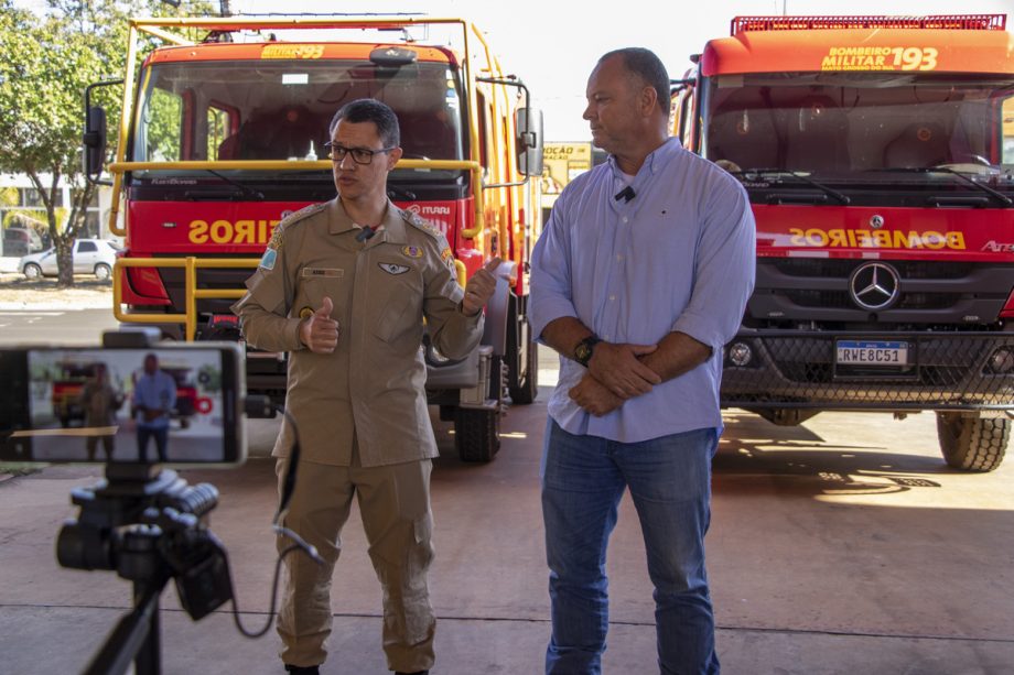 Bombeiros apresenta novas viaturas de combate a incêndios e reforça sobre comunicação de denúncias Bombeiros apresenta novas viaturas de combate a incêndios e reforça sobre comunicação de denúncias