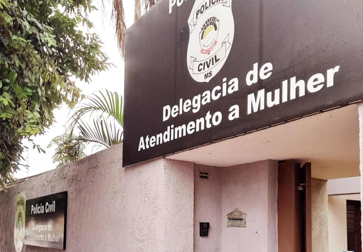 Em TL, homem é preso pela DAM após espancar e deixar esposa em cárcere sem comida Em TL, homem é preso pela DAM após espancar e deixar esposa em cárcere sem comida