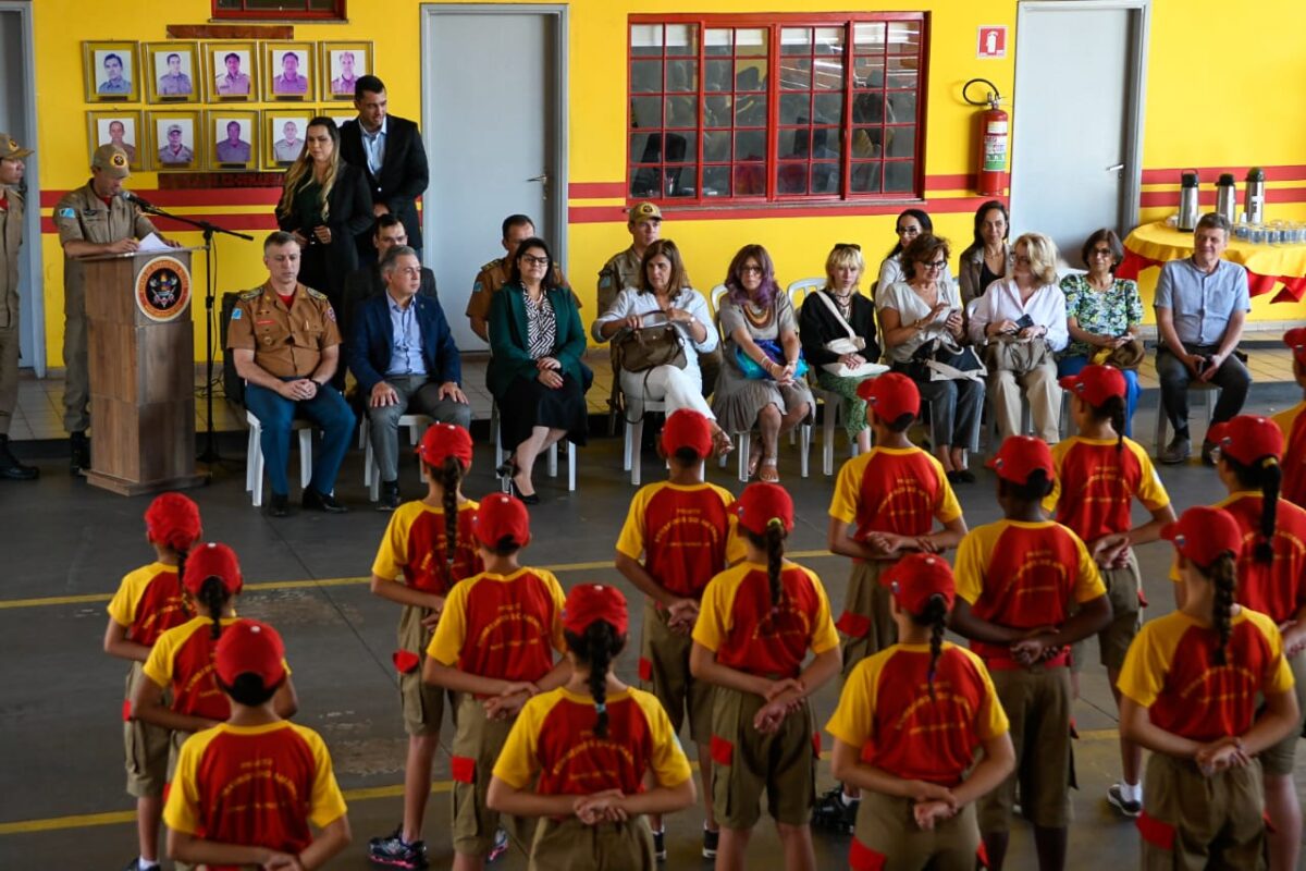 Cultura, turismo, artesanato e projetos sociais de MS são apresentados para comitiva diplomática da UE Cultura, turismo, artesanato e projetos sociais de MS são apresentados para comitiva diplomática da UE