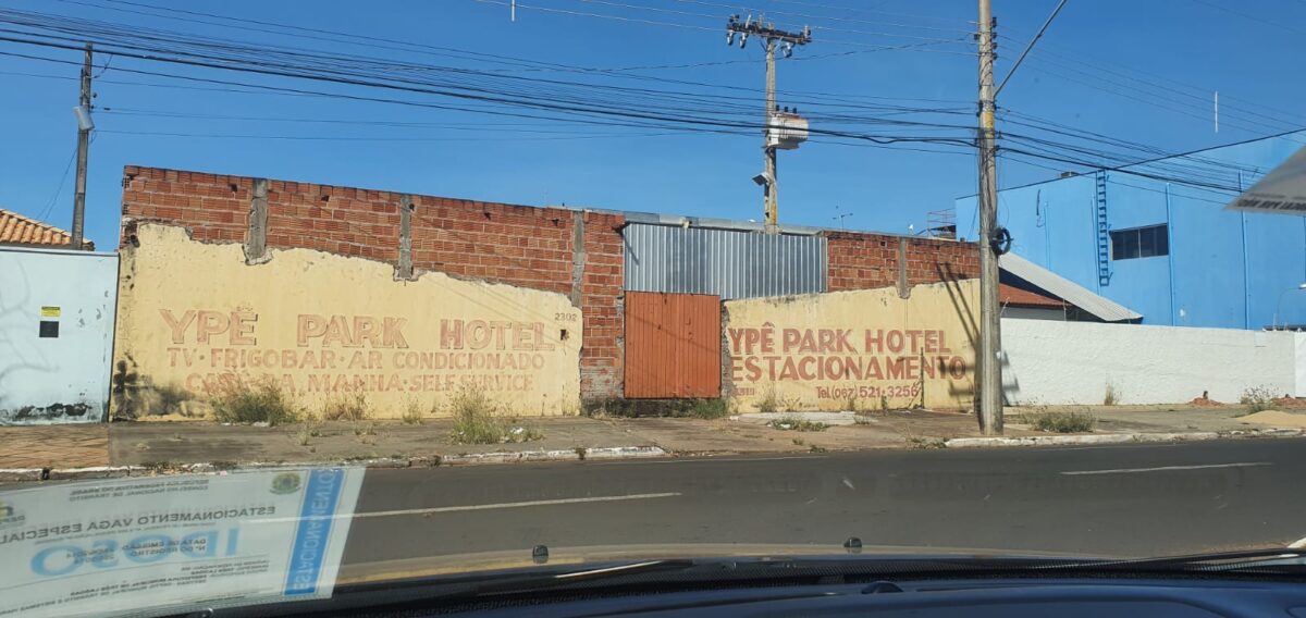 Com idoso e criança em casa, moradora de Três Lagoas faz apelo para se livrar de infestação de escorpiões Com idoso e criança em casa, moradora de Três Lagoas faz apelo para se livrar de infestação de escorpiões