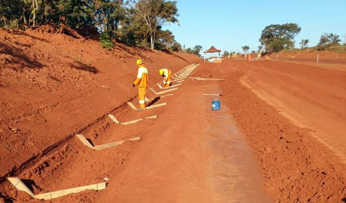 Obra na MS-320 avança com terraplanagem após conclusão de ponte Obra na MS-320 avança com terraplanagem após conclusão de ponte