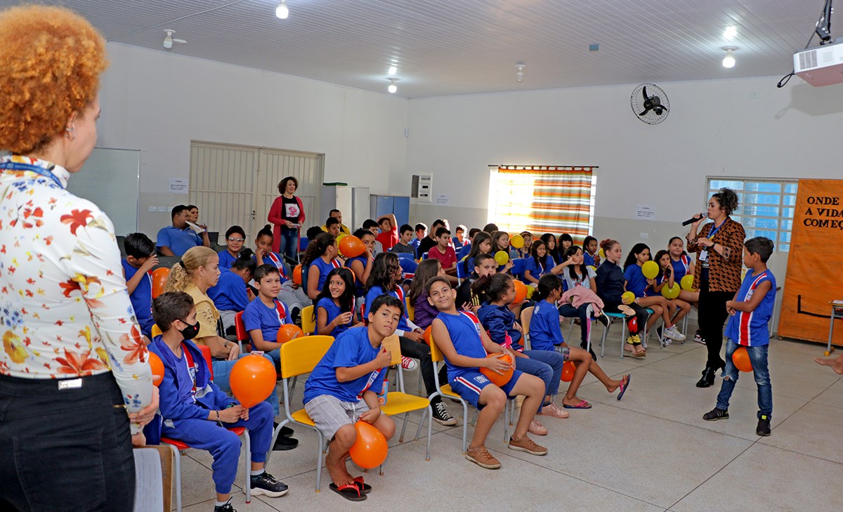 Equipe do CREAS leva palestra sobre combate ao abuso e exploração sexual de crianças e adolescentes aos alunos da E.M General Nelson