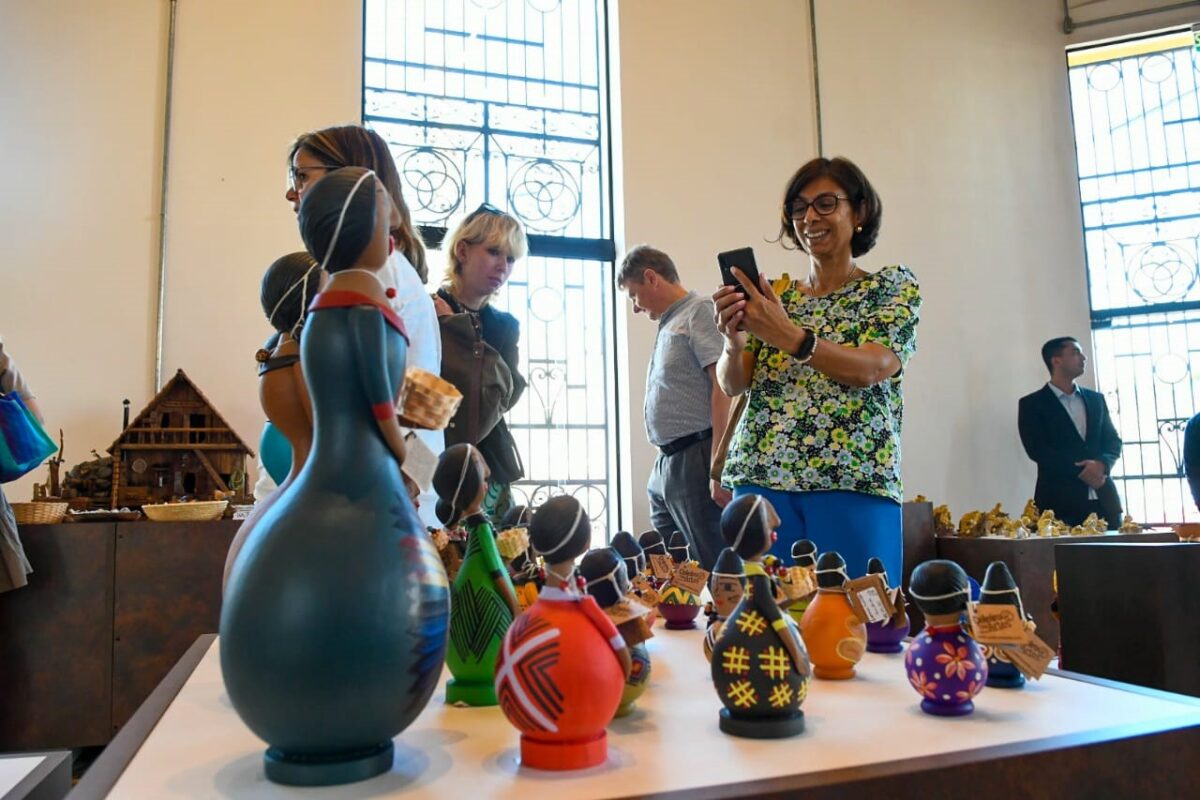 Cultura, turismo, artesanato e projetos sociais de MS são apresentados para comitiva diplomática da UE Cultura, turismo, artesanato e projetos sociais de MS são apresentados para comitiva diplomática da UE