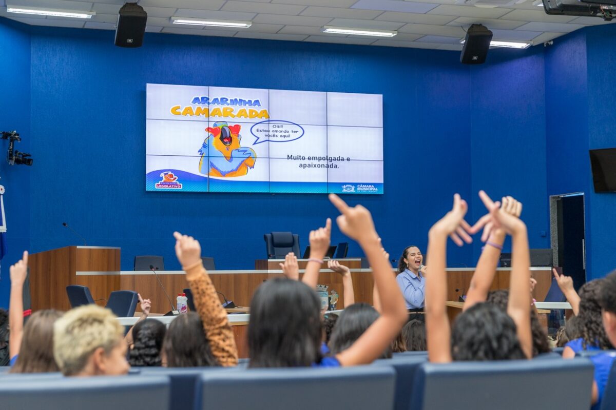 <strong>Mais alunos da escola Filinto Muller tenham a oportunidade de conhecer a Câmara e vereadores</strong>
