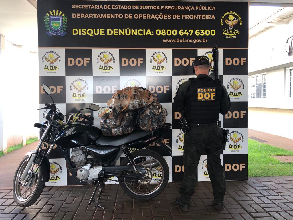 DOF prende duas pessoas com mais de 20 quilos de droga em moto