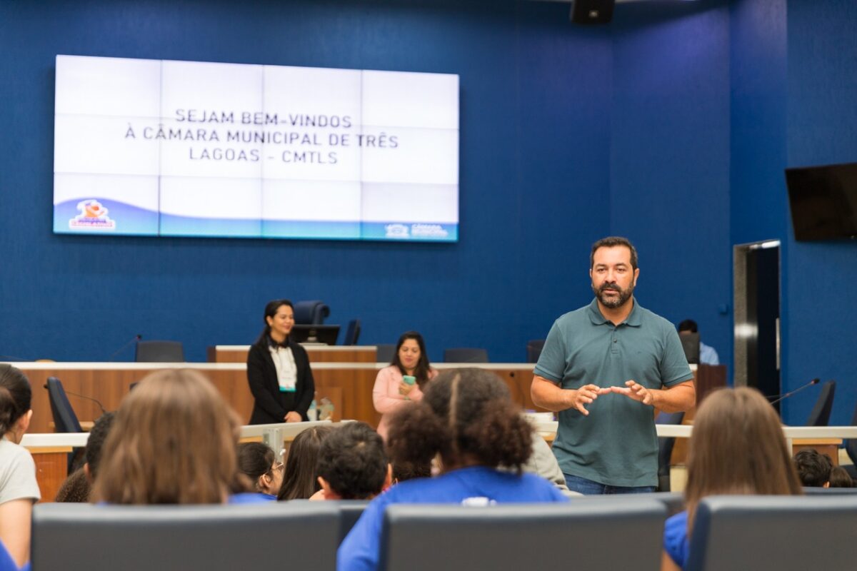 Escola Municipal Joaquim Marques de Souza visita Câmara e vereadores