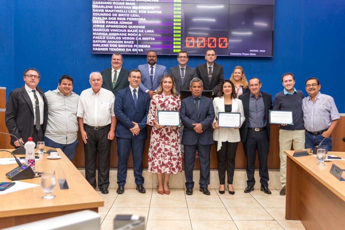 Câmara entrega moções para UTI do Hospital Auxiliadora Câmara entrega moções para UTI do Hospital Auxiliadora