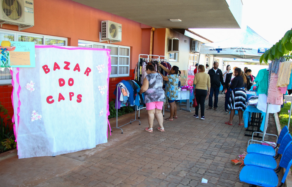 CAPS II realiza Bazar solidário com peças e artesanatos produzidos pelos usuários do serviço