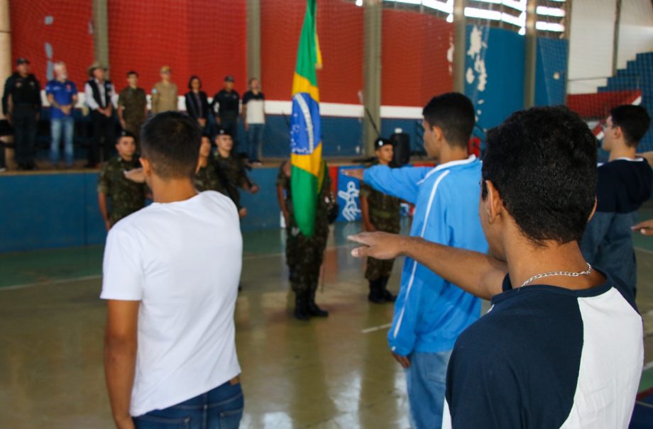 Prefeito Angelo Guerreiro participa de juramento à bandeira nacional