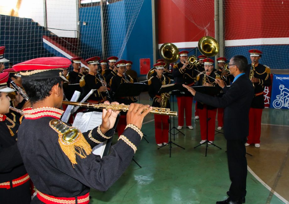 Prefeito Angelo Guerreiro participa de juramento à bandeira nacional