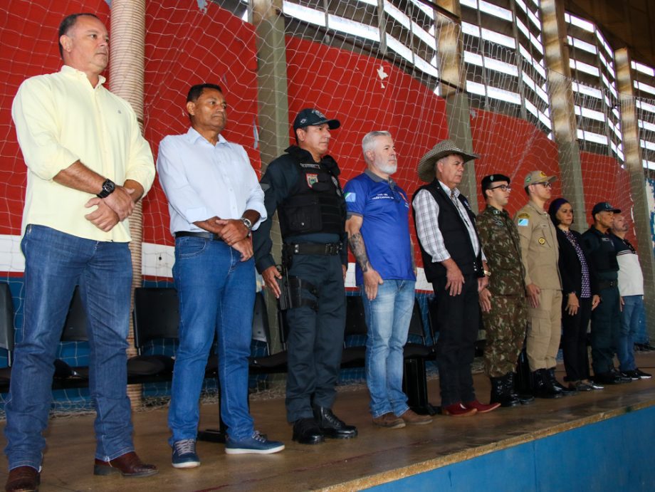 Prefeito Angelo Guerreiro participa de juramento à bandeira nacional