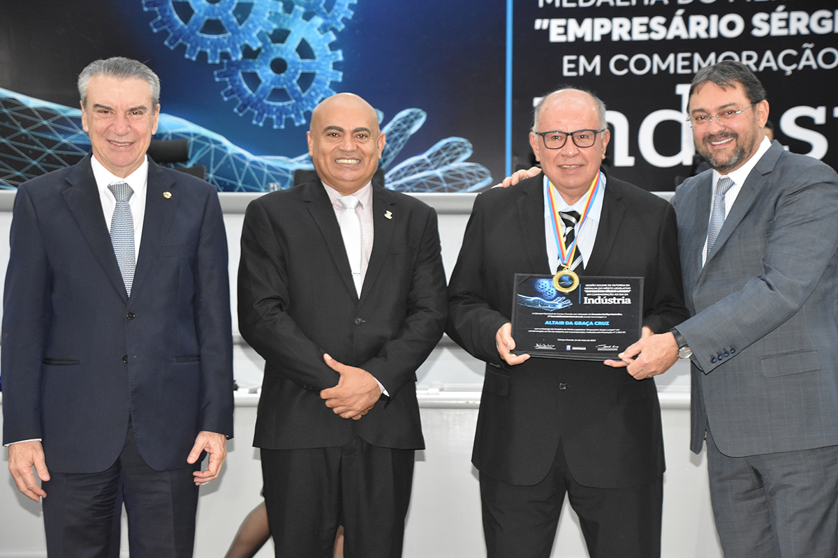Medalha Sérgio Longen reconhece o trabalho de empresários de Campo Grande Medalha Sérgio Longen reconhece o trabalho de empresários de Campo Grande