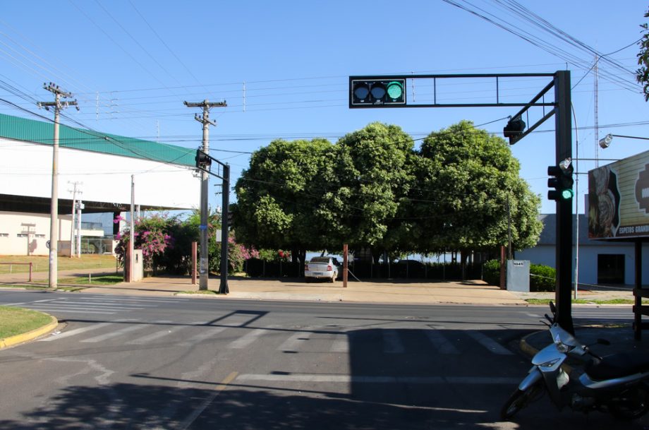 Prefeitura instala semáforos “inteligentes” para melhorar fluidez do trânsito Prefeitura instala semáforos “inteligentes” para melhorar fluidez do trânsito
