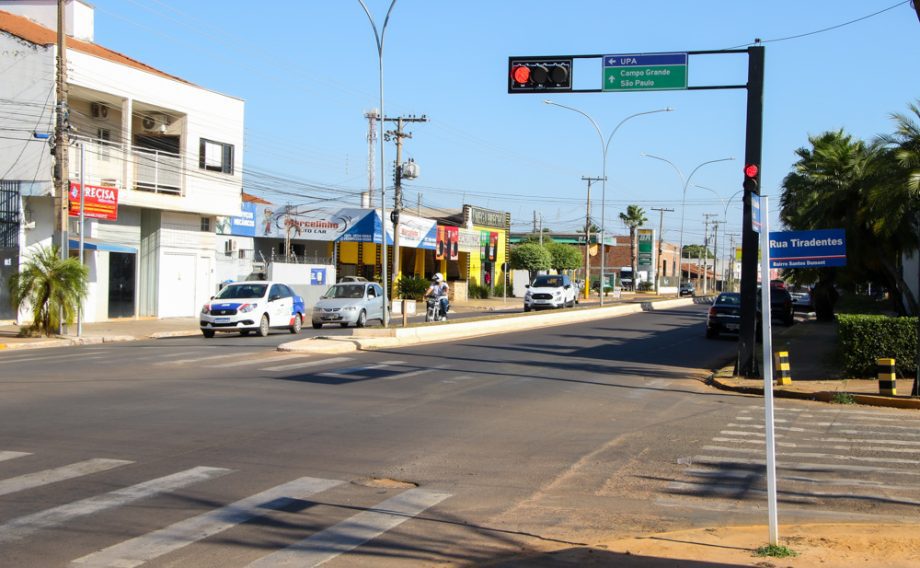 Prefeitura instala semáforos “inteligentes” para melhorar fluidez do trânsito Prefeitura instala semáforos “inteligentes” para melhorar fluidez do trânsito