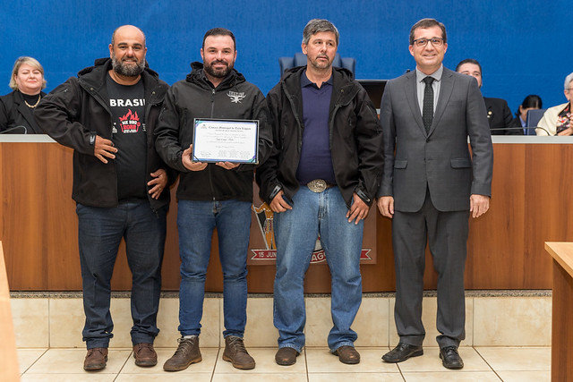 Vereadores entregam Moções de Congratulação e Títulos de Cidadão Vereadores entregam Moções de Congratulação e Títulos de Cidadão