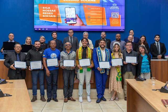 Vereadores entregam Moções de Congratulação e Títulos de Cidadão Vereadores entregam Moções de Congratulação e Títulos de Cidadão