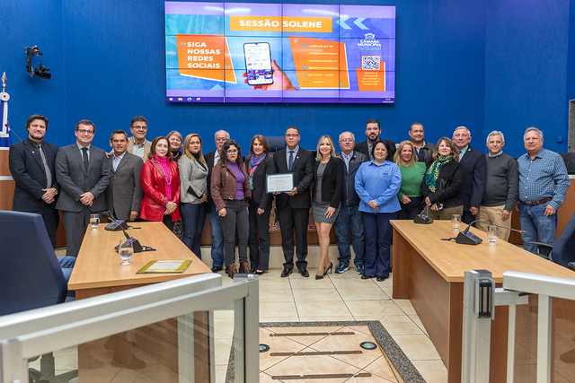 Vereadores entregam Moções de Congratulação e Títulos de Cidadão Vereadores entregam Moções de Congratulação e Títulos de Cidadão