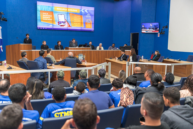Vereadores entregam Moções de Congratulação e Títulos de Cidadão Vereadores entregam Moções de Congratulação e Títulos de Cidadão
