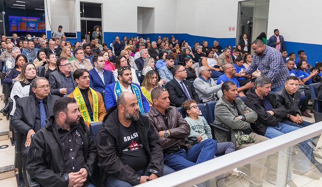 Vereadores entregam Moções de Congratulação e Títulos de Cidadão Vereadores entregam Moções de Congratulação e Títulos de Cidadão