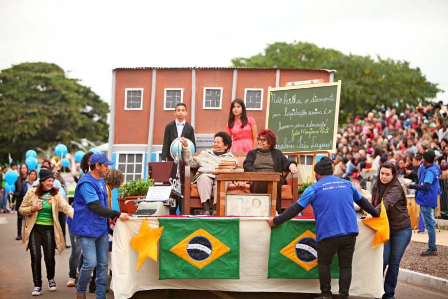 Desfile Cívico em comemoração aos 108 anos de Três Lagoas leva 6 mil pessoas para a Esplanada NOB