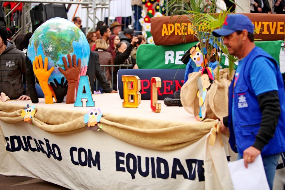 Desfile Cívico em comemoração aos 108 anos de Três Lagoas leva 6 mil pessoas para a Esplanada NOB