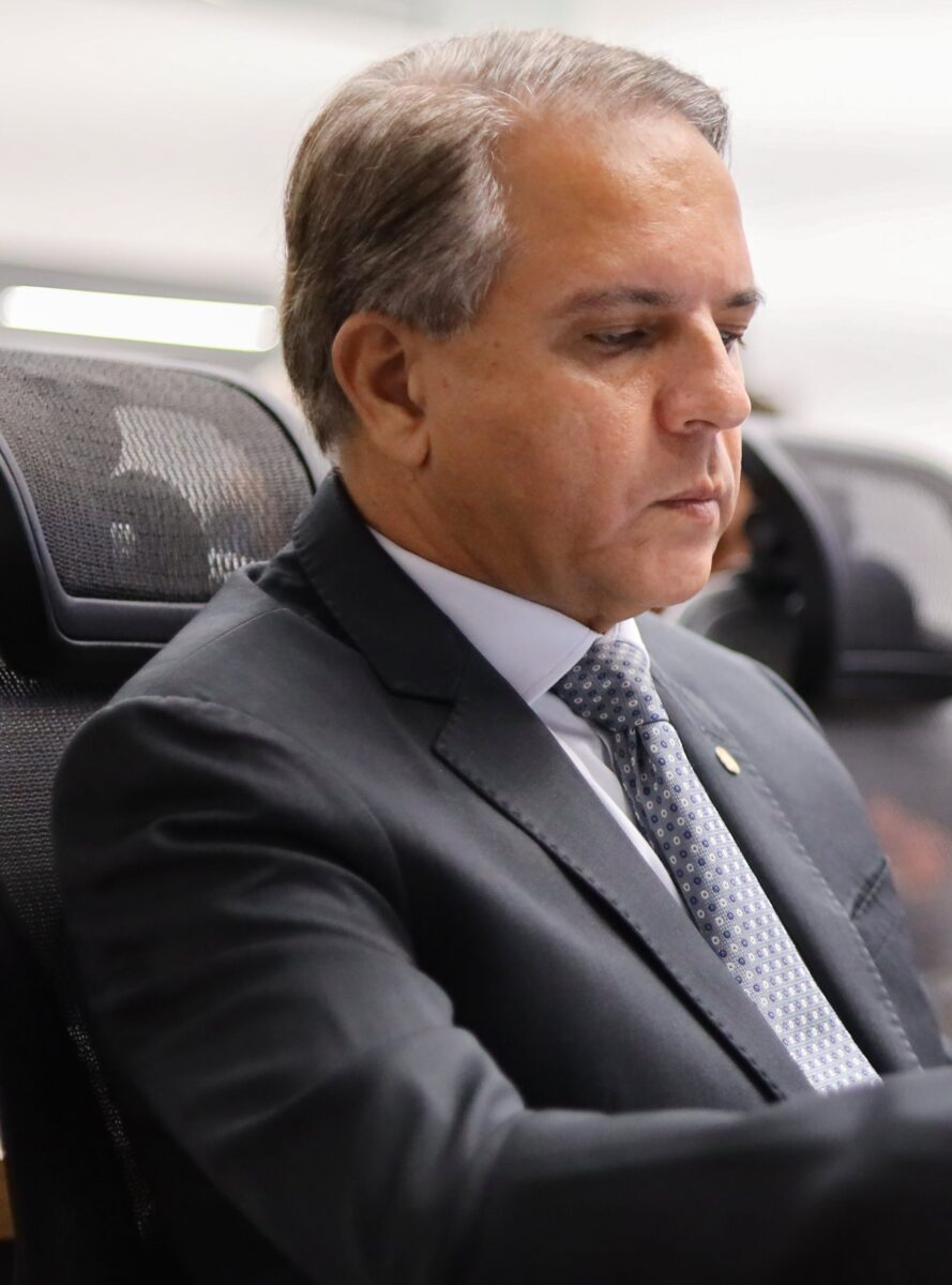 Quase 2 mil policiais penais de MS trabalham sem identidade funcional por falta de decreto da Agepen Quase 2 mil policiais penais de MS trabalham sem identidade funcional por falta de decreto da Agepen