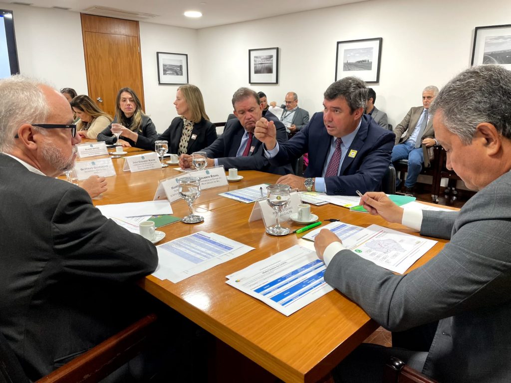 Em Brasília, governador garante recursos para obras prioritárias ao desenvolvimento de MS Em Brasília, governador garante recursos para obras prioritárias ao desenvolvimento de MS