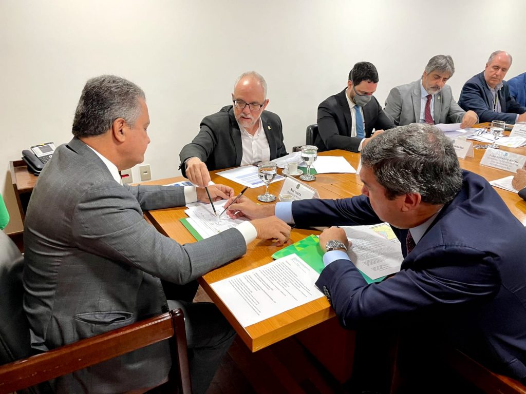 Em Brasília, governador garante recursos para obras prioritárias ao desenvolvimento de MS Em Brasília, governador garante recursos para obras prioritárias ao desenvolvimento de MS