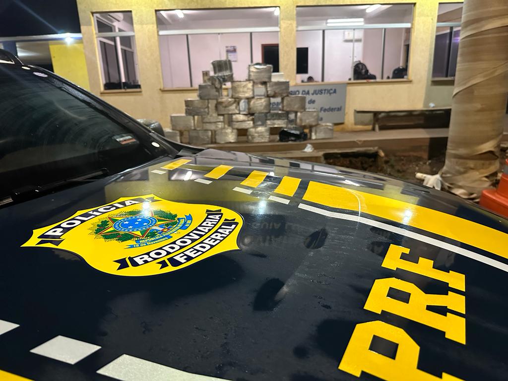 PRF e PM apreendem 460 Kg de cocaína em Guia Lopes da Laguna