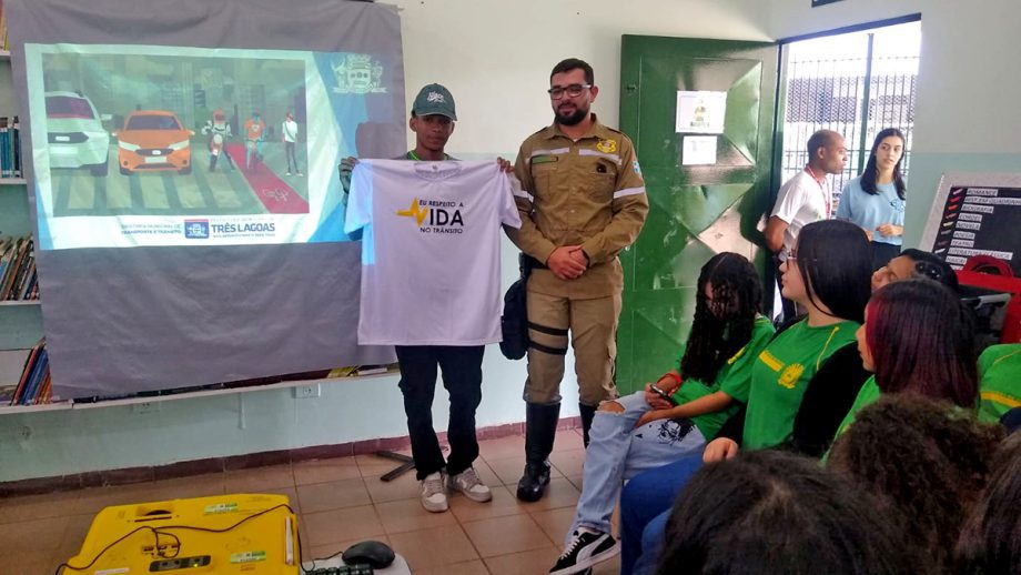 EDUCAÇÃO NO TRÂNSITO – Deptran ministra palestras nas Escolas Fernando Corrêa e João Ponce EDUCAÇÃO NO TRÂNSITO – Deptran ministra palestras nas Escolas Fernando Corrêa e João Ponce