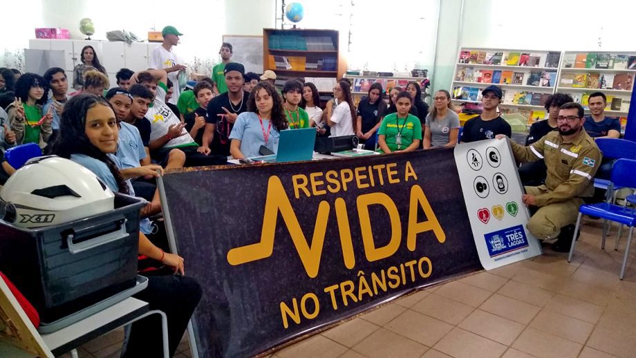EDUCAÇÃO NO TRÂNSITO – Deptran ministra palestras nas Escolas Fernando Corrêa e João Ponce EDUCAÇÃO NO TRÂNSITO – Deptran ministra palestras nas Escolas Fernando Corrêa e João Ponce