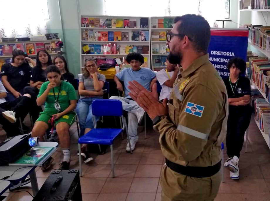 EDUCAÇÃO NO TRÂNSITO – Deptran ministra palestras nas Escolas Fernando Corrêa e João Ponce EDUCAÇÃO NO TRÂNSITO – Deptran ministra palestras nas Escolas Fernando Corrêa e João Ponce