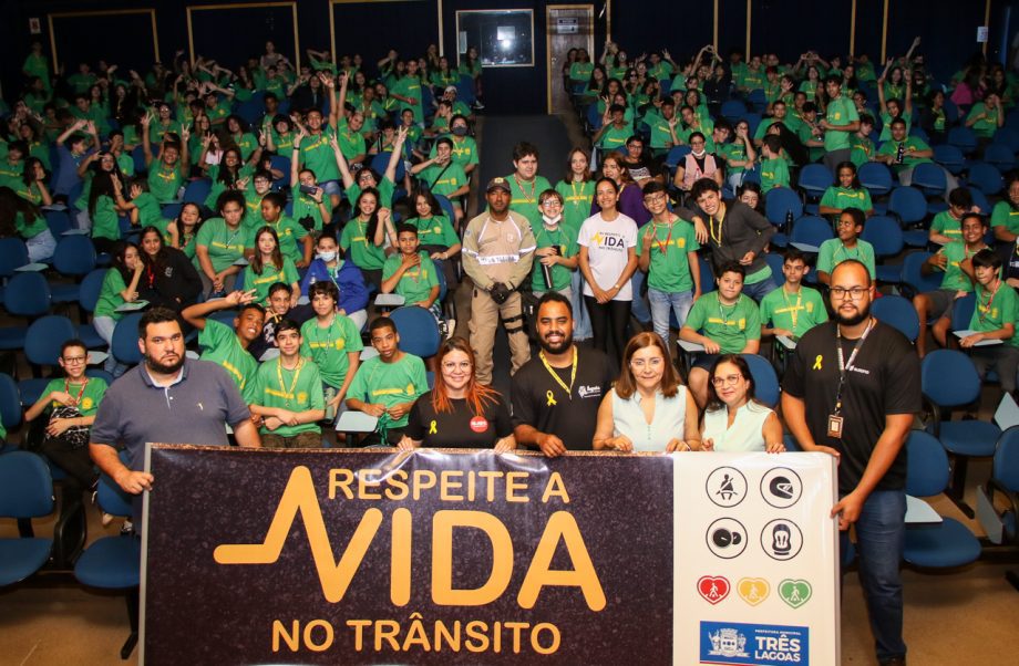 EDUCAÇÃO NO TRÂNSITO – Deptran ministra palestras nas Escolas Fernando Corrêa e João Ponce EDUCAÇÃO NO TRÂNSITO – Deptran ministra palestras nas Escolas Fernando Corrêa e João Ponce